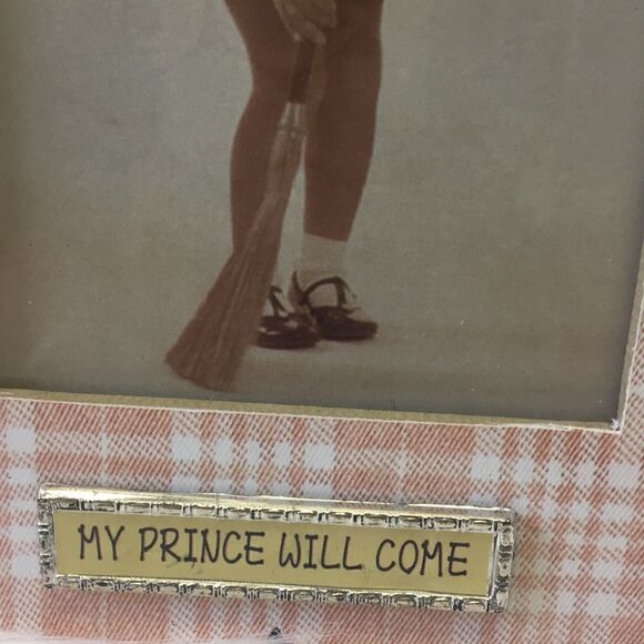 Retro 4X6 Picture Frame - Picture 3 of 5